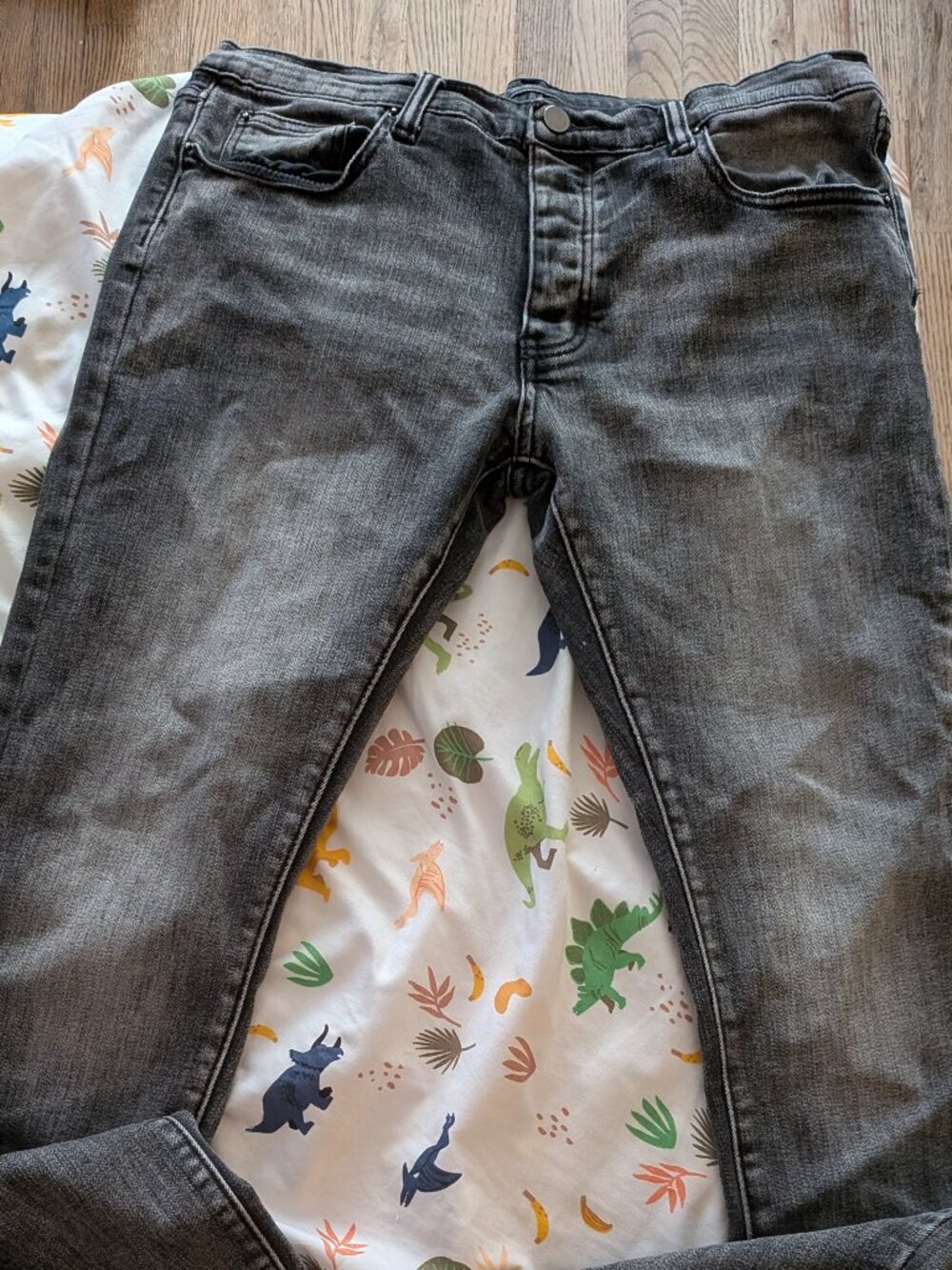Men's Mnml Blackish Jeans with Star Accents